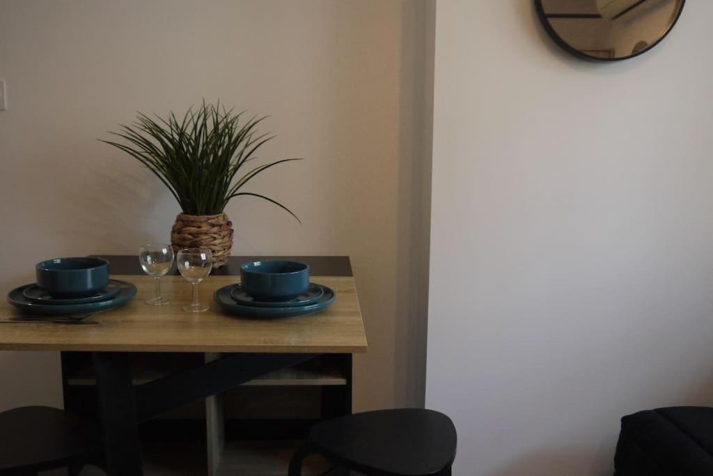 Ferienwohnung Petit Cocon Douillet Climatise Pour 2 Pers La Crau Exterior foto